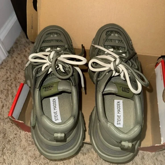 Steve Madden Green Athletic Shoes Chunky Design - Picture 2 of 5